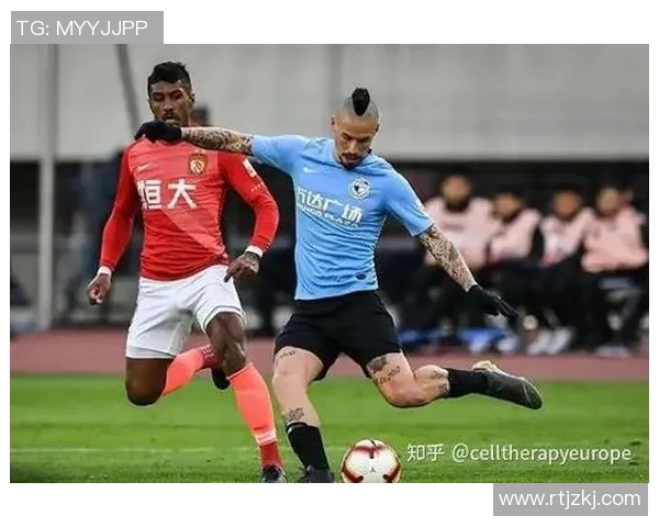 足球巨星成长之路:从草根到巅峰的传奇旅程与奋斗历程 足球巨星成长之路:从草根到巅峰的传奇旅程与奋斗历程