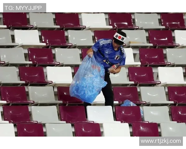 足球球星粉丝热情庆祝瞬间展现球迷无限忠诚与激情 足球球星粉丝热情庆祝瞬间展现球迷无限忠诚与激情